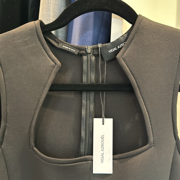 Perfect fitted black dress by Yigal Azrouel - Picture 2 of 7